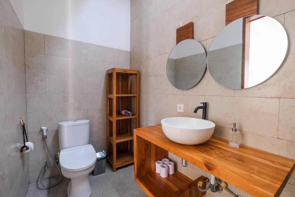 Kiki Village Bathtub And Living Room Canggu Esterno foto