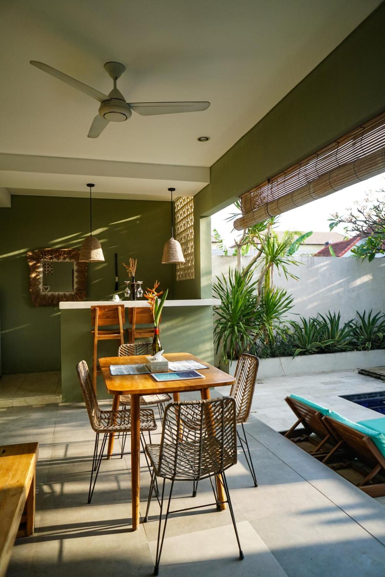 Kiki Village Bathtub And Living Room Canggu Esterno foto
