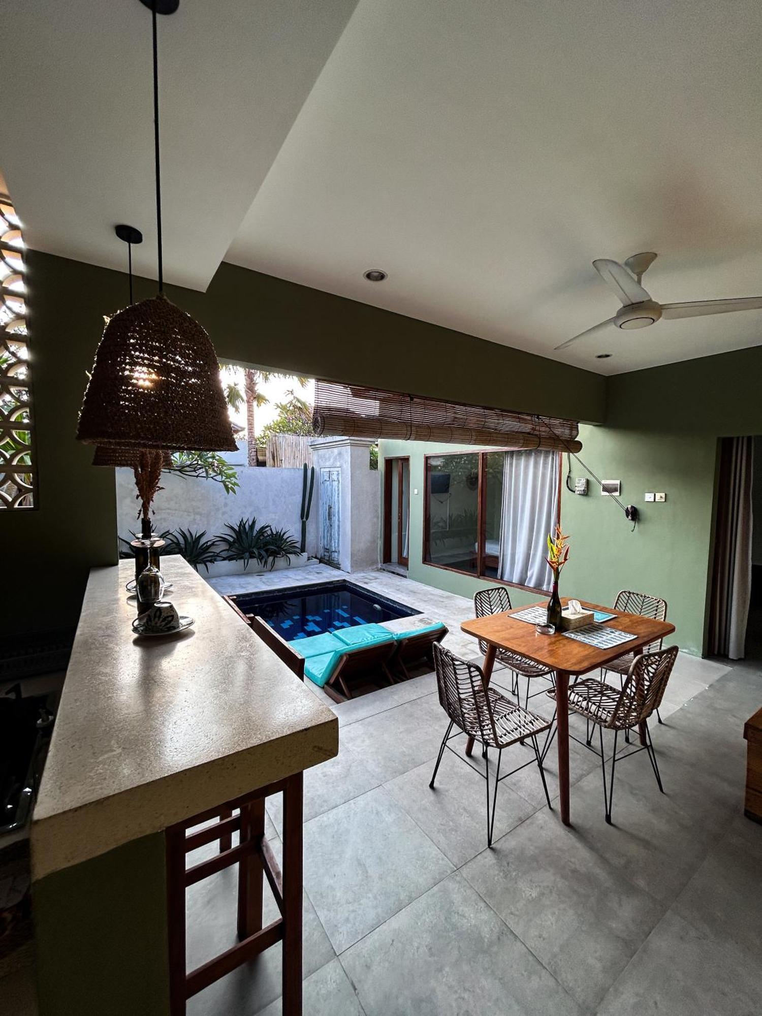 Kiki Village Bathtub And Living Room Canggu Esterno foto